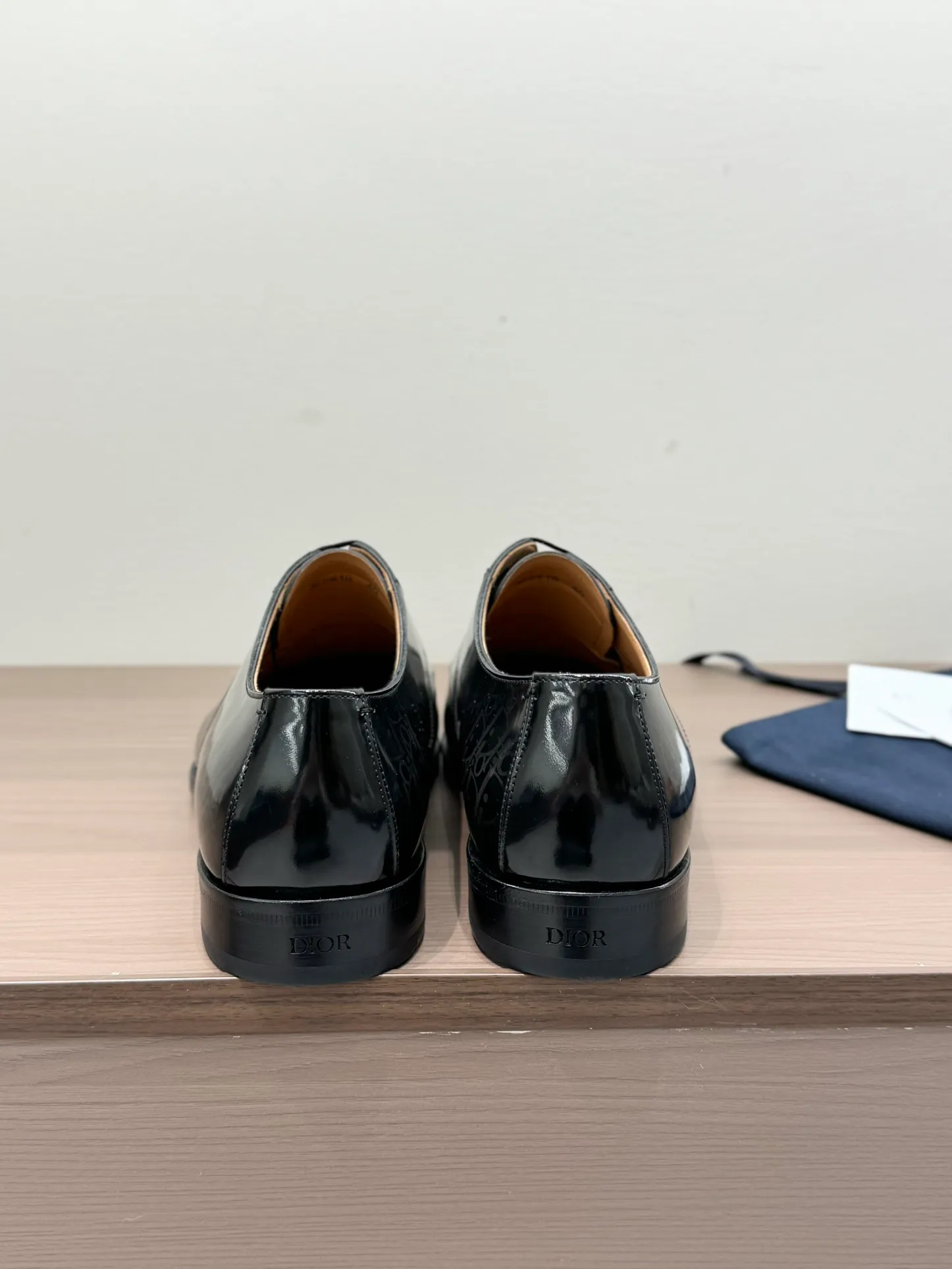 [Dior Dior] Top P: 960💰 Standard code 39-44 (38.45.46 custom-made, non-returnable and non-exchangeable) Dior Dior's latest high-end men's boutique casual leather shoes, imported cowhide upper, water-dyed cowhide lining, imported genuine leather outsole, perfect details, standard code 39-44 (38.45.46 custom-made, non-refundable and non-exchangeable),